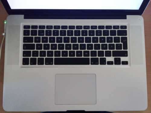 MacBook Pro 15-Inch Core i7 (Early 2011) - 2.2 GHz + MagSafe Charger