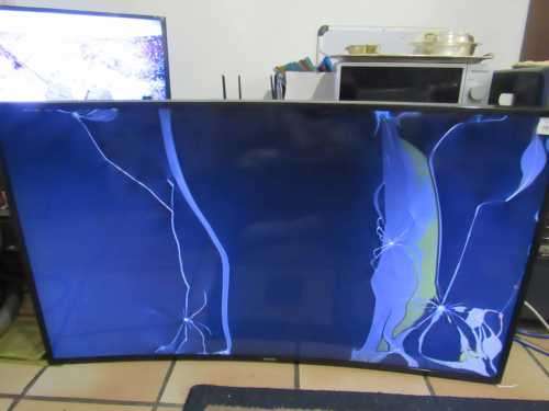 Samsung 49` Curved UHD 4K Smart LED TV - Cracked Screen