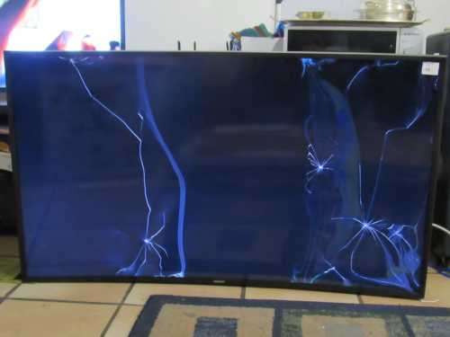 Samsung 49` Curved UHD 4K Smart LED TV - Cracked Screen