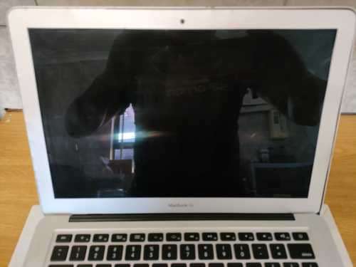 Macbook Air 2015 with Box *** Please read ***