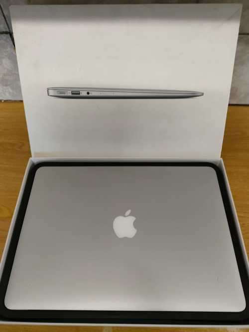 Macbook Air 2015 with Box *** Please read ***