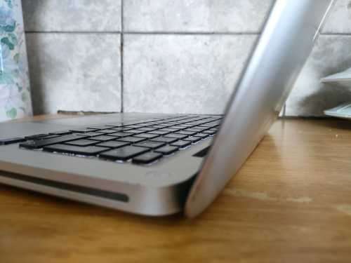APPLE MACBOOK PRO (MID 2012) CORE i5 *** 4GB RAM *** 500GB HDD