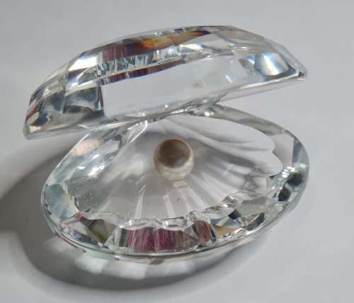Swarovski crystal oyster and pearl
