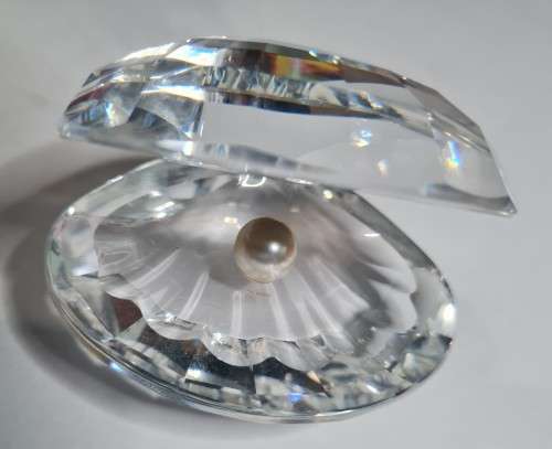 Swarovski crystal oyster and pearl
