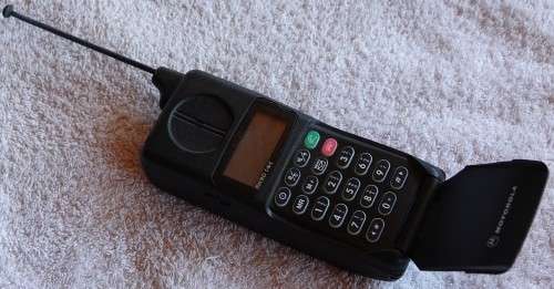Motorola MicroTac International 5200 cell phone