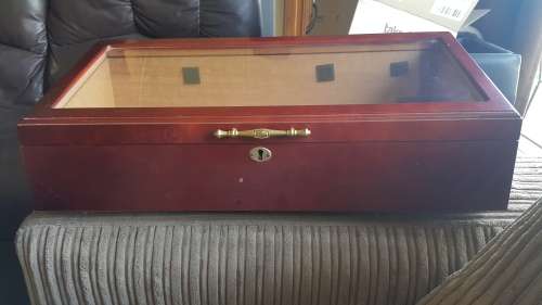 Cigar display case/humidor + Extras