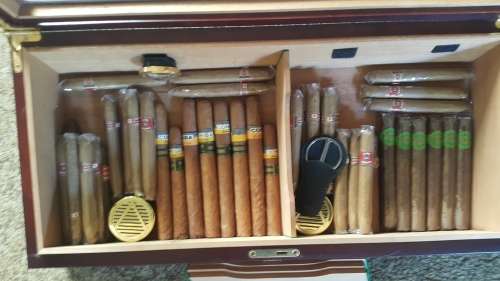 Cigar display case/humidor + Extras