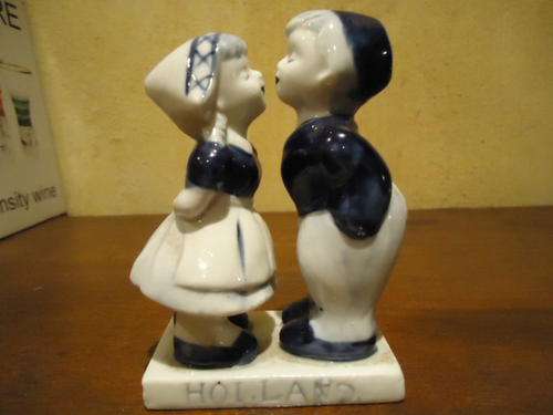 Delfts blue  kissing cousins