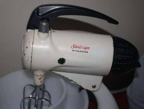 Vintage Sunbeam Mixmaster - with both bowls, still working (for collection)
