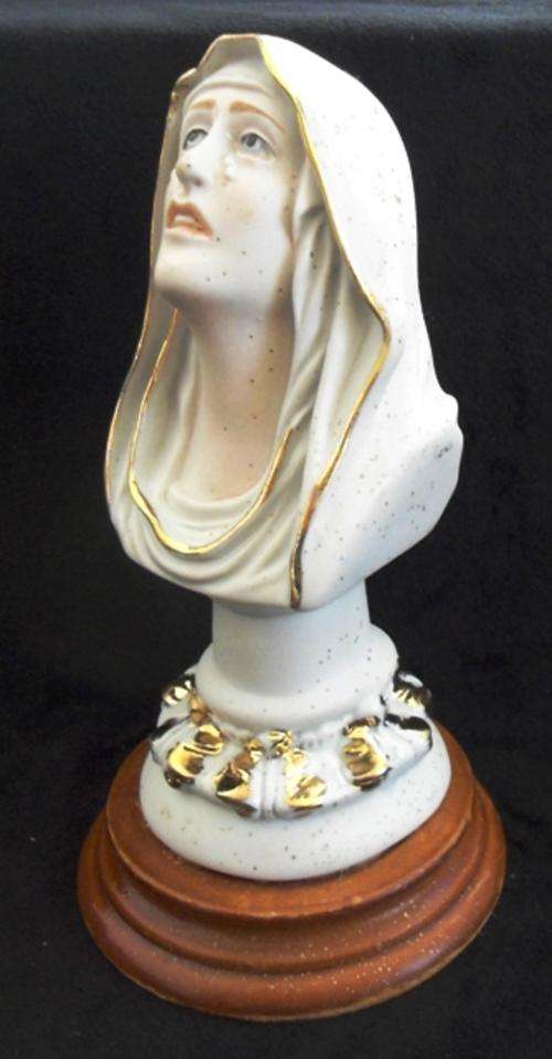 *** Beautiful "weeping  Mary" Figurine ***