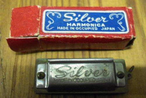R1/NR!  SO CUTE!!  TEENY TINY HARMONICA!  BOXED