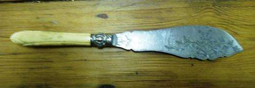 R1/NR STUNNING LARGE BONEHANDLED  FISH SERVING KNIFE!