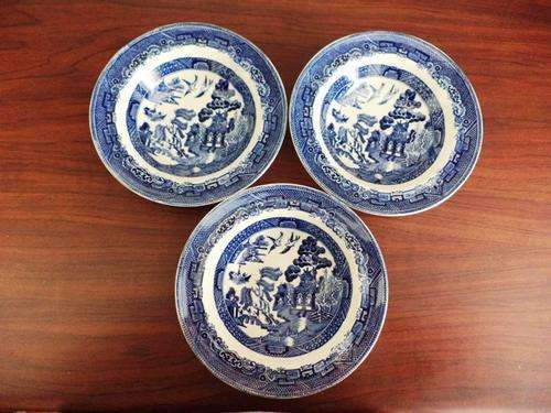 R1/NR!  3 JOHNSON BROS WILLOW PATTERN DESSSERT BOWLS