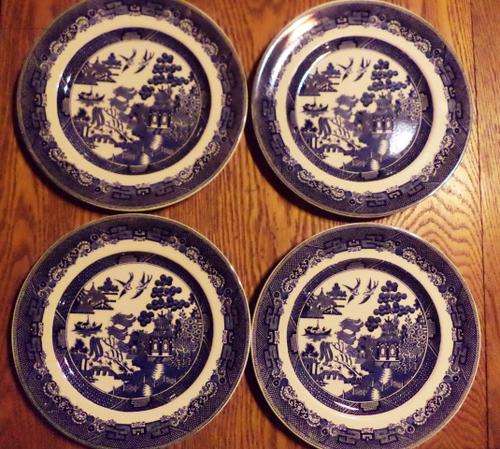 R1/NR!  4 JOHNSON BROS WILLOW PATTERN  DINNER PLATES