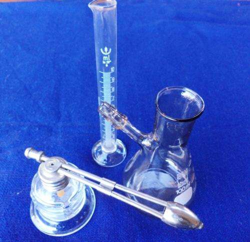 R1/NR!  THREE LABORATORY GLASS ITEMS