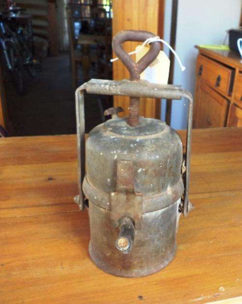 R1/NR!  VINTAGE CARBIDE LAMP.