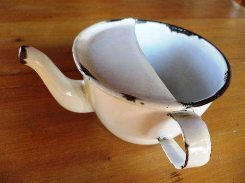 R1/NR!  VINTAGE ENAMEL FEEDING CUP