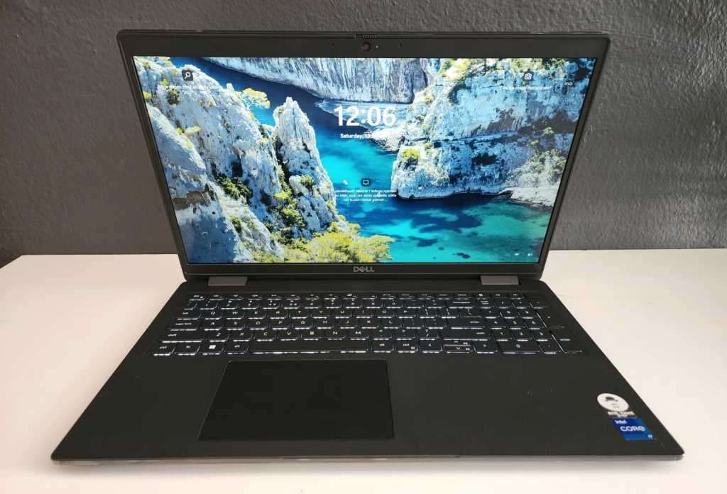 Core i7 11th gen Dell Latitude 3520, 16G RAM, 512NVMe, Intel Iris Xe, 2y wnty, Out of box New