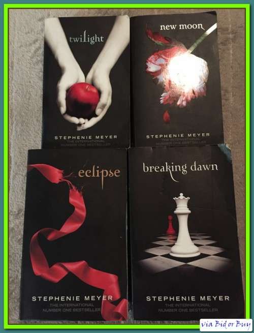 TWILIGHT SERIES (TWILIGHT, NEW MOON, ECLIPSE, BREAKING DAWN) - STEPHENIE MEYER