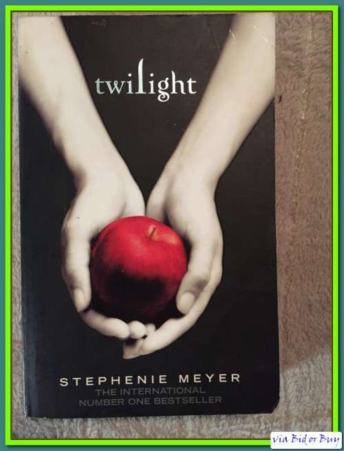 TWILIGHT - STEPHENIE MEYER