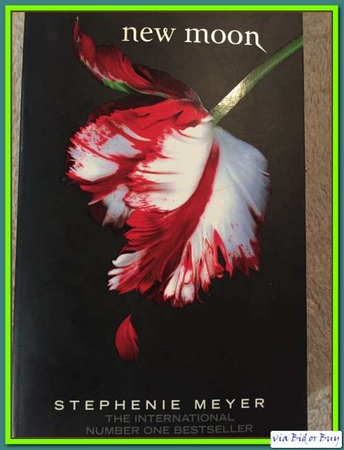 NEW MOON - STEPHENIE MEYER