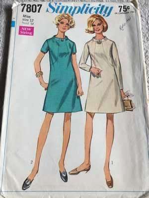 PATTERN SIMPLICITY 7807 (VINTAGE) - DRESS ALSO IN HALF SIZES (SIZE 12, 12-20.5)