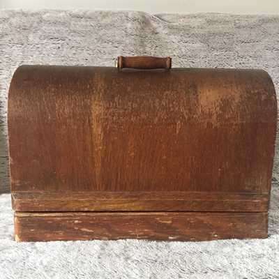 VINTAGE - SINGER SEWING MACHINE