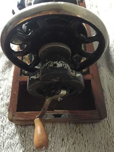 VINTAGE - SINGER SEWING MACHINE