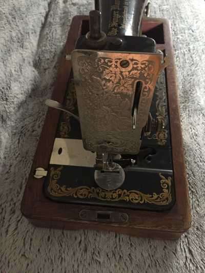 VINTAGE - SINGER SEWING MACHINE