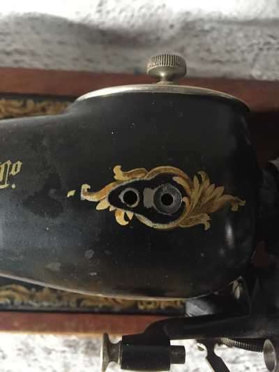 VINTAGE - SINGER SEWING MACHINE