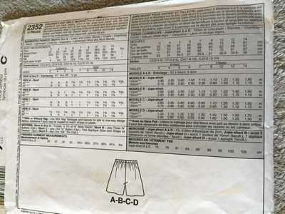 PATTERN MCCALL'S 2352 - CHILDREN AND GIRLS' SKORTS (SIZE 10-12-14)