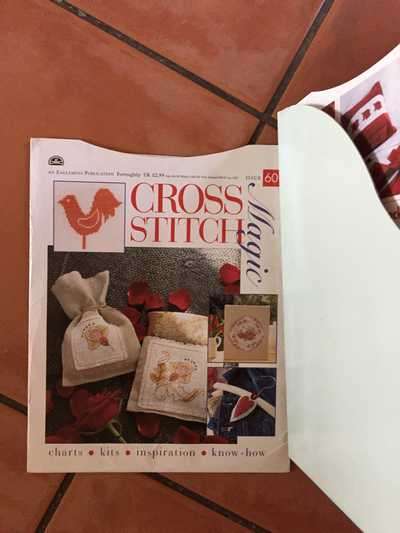 CROSS STITCH MAGIC - MANUAL 1 - 60 IN NICE STORAGE CONTAINERS