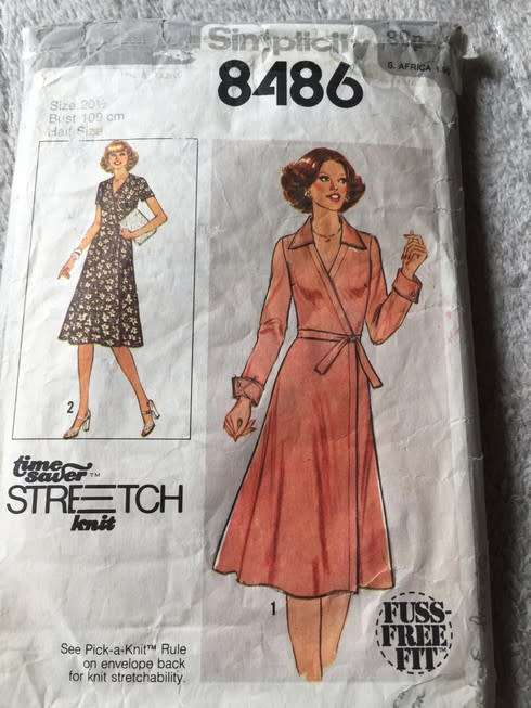 PATTERN SIMPLICITY 8486: DRESS (SIZE 20.5)