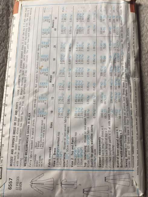 PATTERN SIMPLICITY 6557 - MISSES' AND WOMEN'S DRESS OR TOP & PANTS (SIZE 40 & 42)