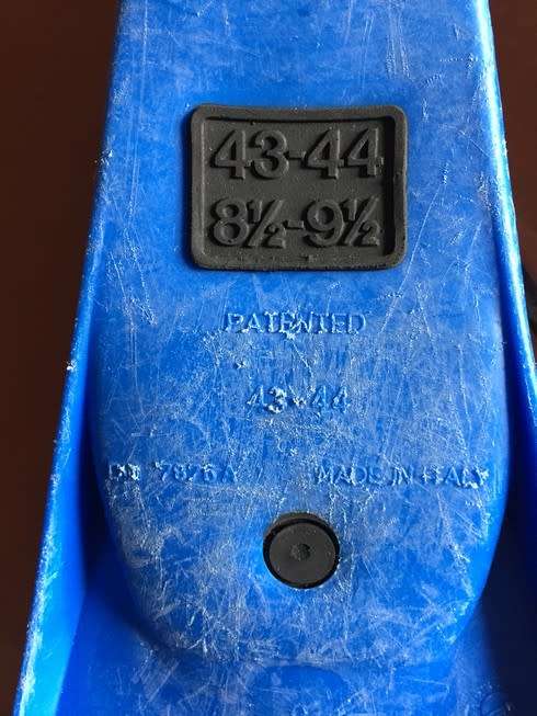 SCUBA FINS (MARES SIZE 8.5 - 9.5)