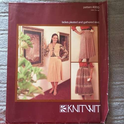 PATTERN KNITWIT 4000 (UNUSED)  - LADIES' PLEATED & GATHERED SKIRT (SIZE 6-22)