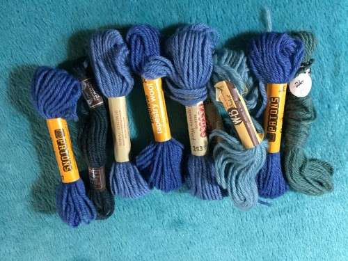 VARIOUS SKEINS OF BLUE TAPESTRY WOOL (8)