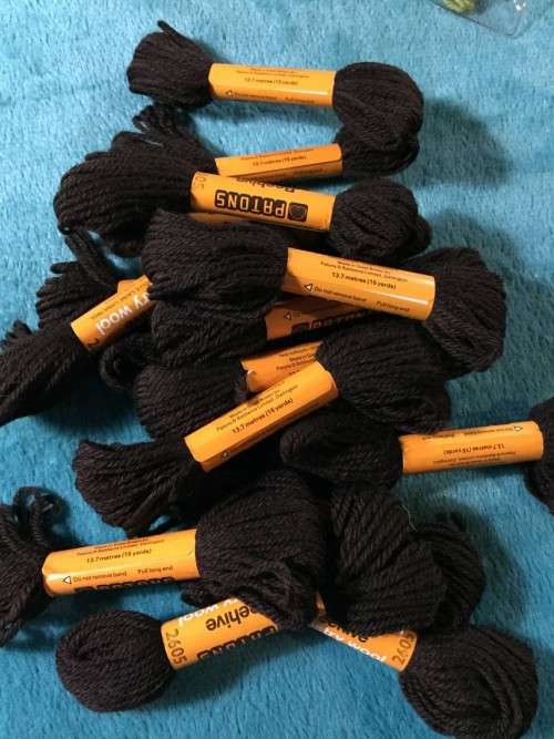 SKEINS OF BROWN (PATONS BEEHIVE 2605) 16