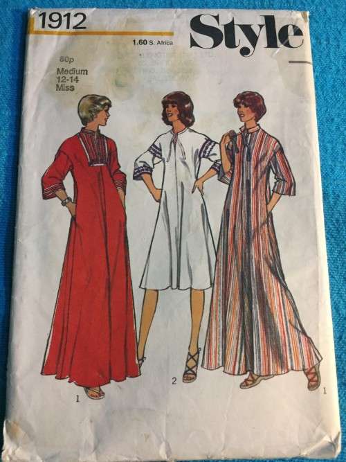 PATTERN STYLE 1912*1977 (VINTAGE) - CAFTAN (SIZE MEDIUM 12-14)