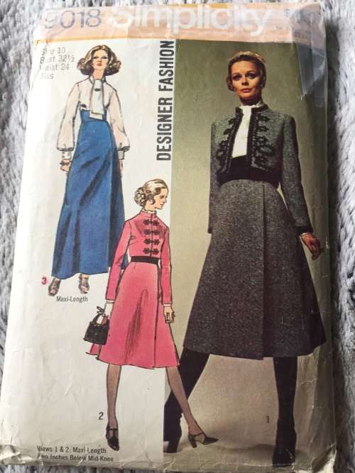PATTERN SIMPLICITY 9018*1970 - FRONT WRAP SKIRT, JACKET and BLOUSE (SIZE 10)