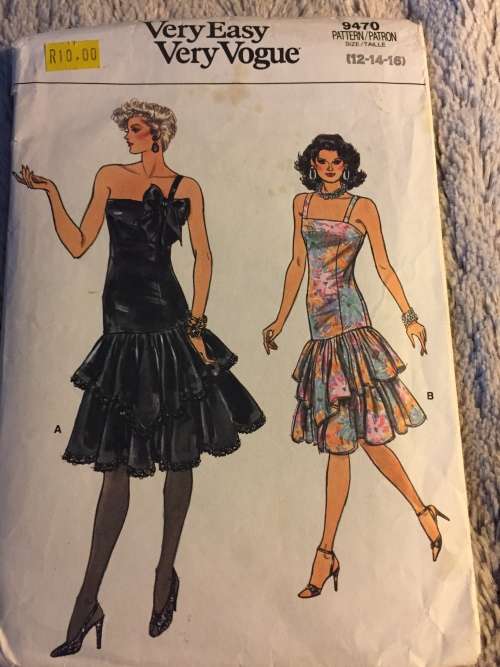 PATTERN VOGUE 9470 (COMPLETE,CUT ON 12) - DRESS (SIZE 12)