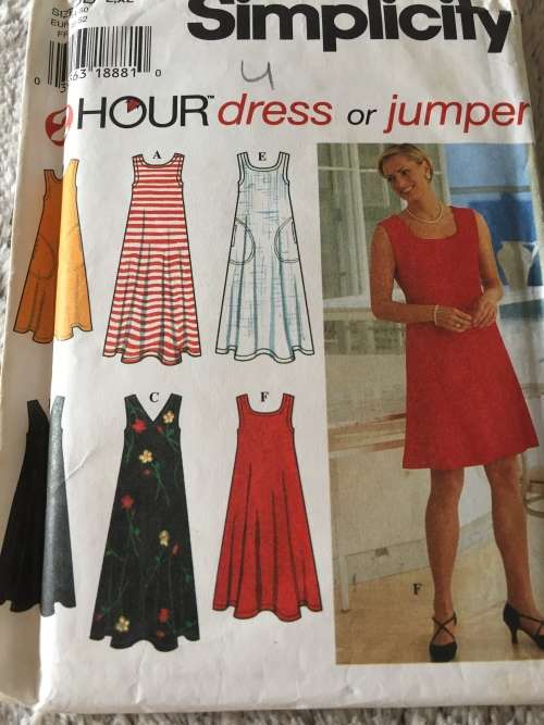 PATTERN SIMPLICITY 7116 (UNUSED) - DRESS VARIATIONS (SIZE L-XL)