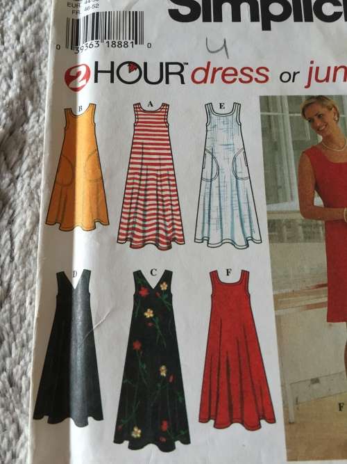 PATTERN SIMPLICITY 7116 (UNUSED) - DRESS VARIATIONS (SIZE L-XL)