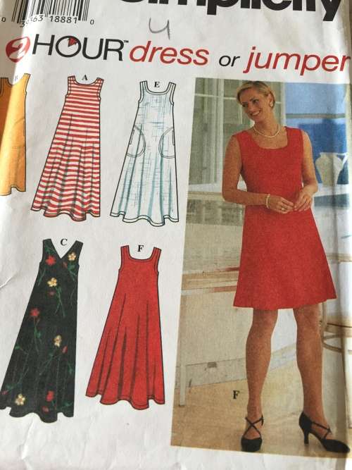 PATTERN SIMPLICITY 7116 (UNUSED) - DRESS VARIATIONS (SIZE L-XL)