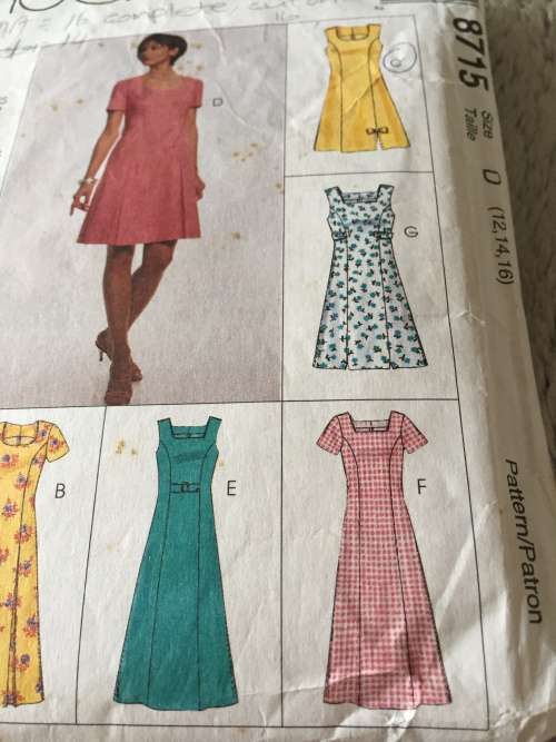 PATTERN MCCALL`S 8715 (COMPLETE, CUT ON 16) - DRESS VARIATIONS (SIZE 12-14-16)