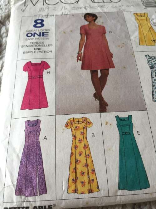 PATTERN MCCALL`S 8715 (COMPLETE, CUT ON 16) - DRESS VARIATIONS (SIZE 12-14-16)