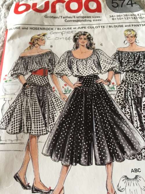 PATTERN BURDA 5744 (COMPLETE, CUT ON 44) - BEAUTIFUL TOPS and SKIRTS (SIZE 34-44)