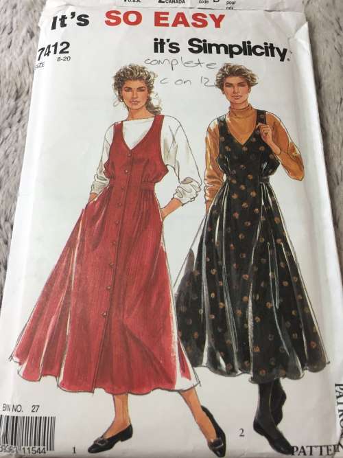 PATTERN SIMPLICITY 7412 (COMPLETE, CUT ON 12) - JUMPERS (SIZE 8-10-12)