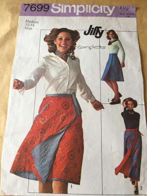 PATTERN SIMPLICITY 7699 (VERY VINTAGE, COMPLETE) - FRONTWRAP REVERSIBLE SKIRT (SIZE 12-14)