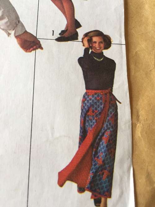 PATTERN SIMPLICITY 7699 (VERY VINTAGE, COMPLETE) - FRONTWRAP REVERSIBLE SKIRT (SIZE 12-14)